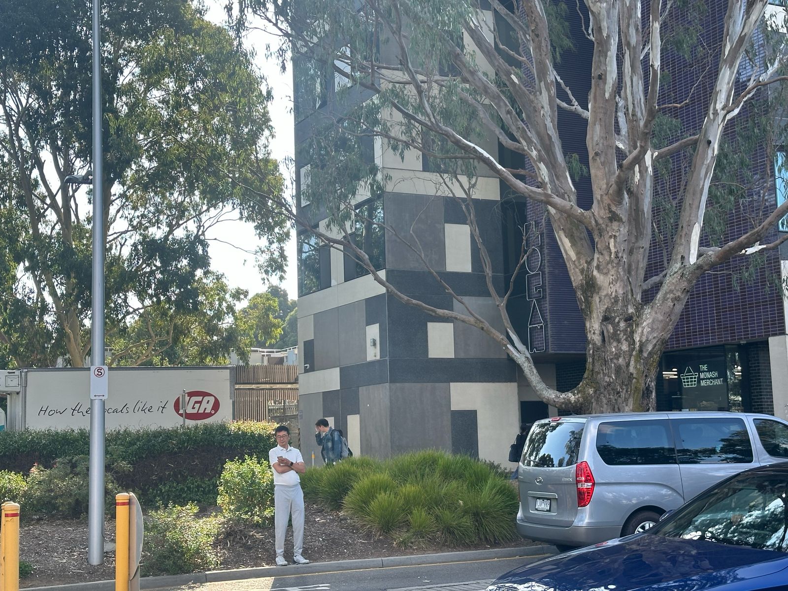 Another truck seen on the other day, wearing the IGA local grocer livery instead.